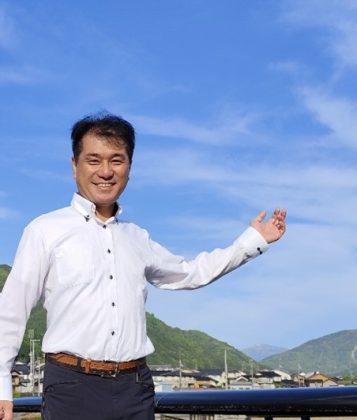 築山　一夫